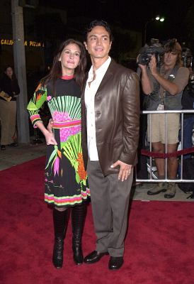 Julia Roberts and Benjamin Bratt at event of Red Planet (2000)