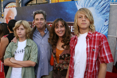 Beau Bridges and Dylan Bridges at event of The Santa Clause 3: The Escape Clause (2006)