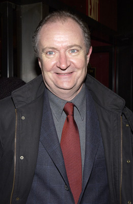 Jim Broadbent at event of Empire (2002)