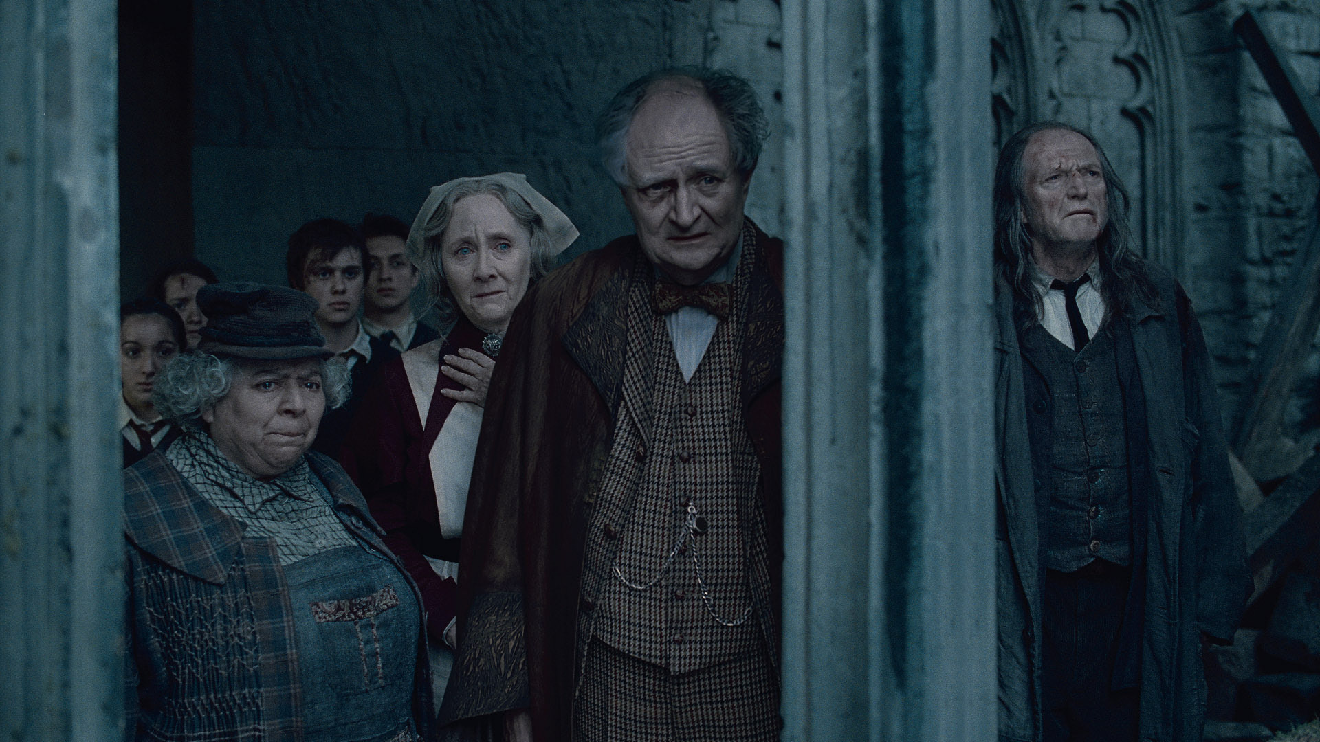 Still of Jim Broadbent, David Bradley, Gemma Jones and Miriam Margolyes in Haris Poteris ir mirties relikvijos. 2 dalis (2011)