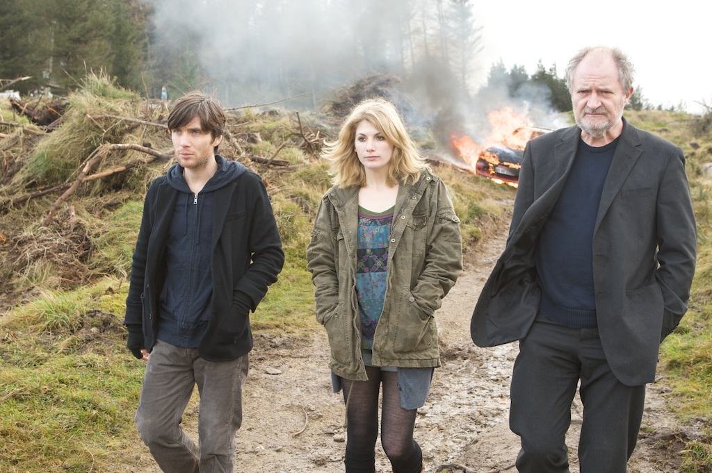 Still of Jim Broadbent, Cillian Murphy and Jodie Whittaker in Perrier's Bounty (2009)