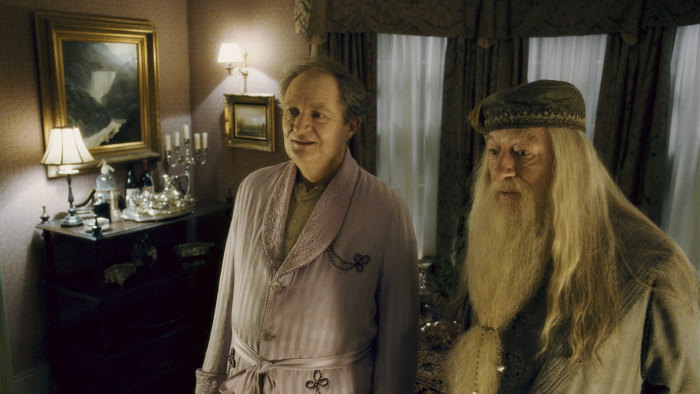 Still of Jim Broadbent and Michael Gambon in Haris Poteris ir netikras princas (2009)