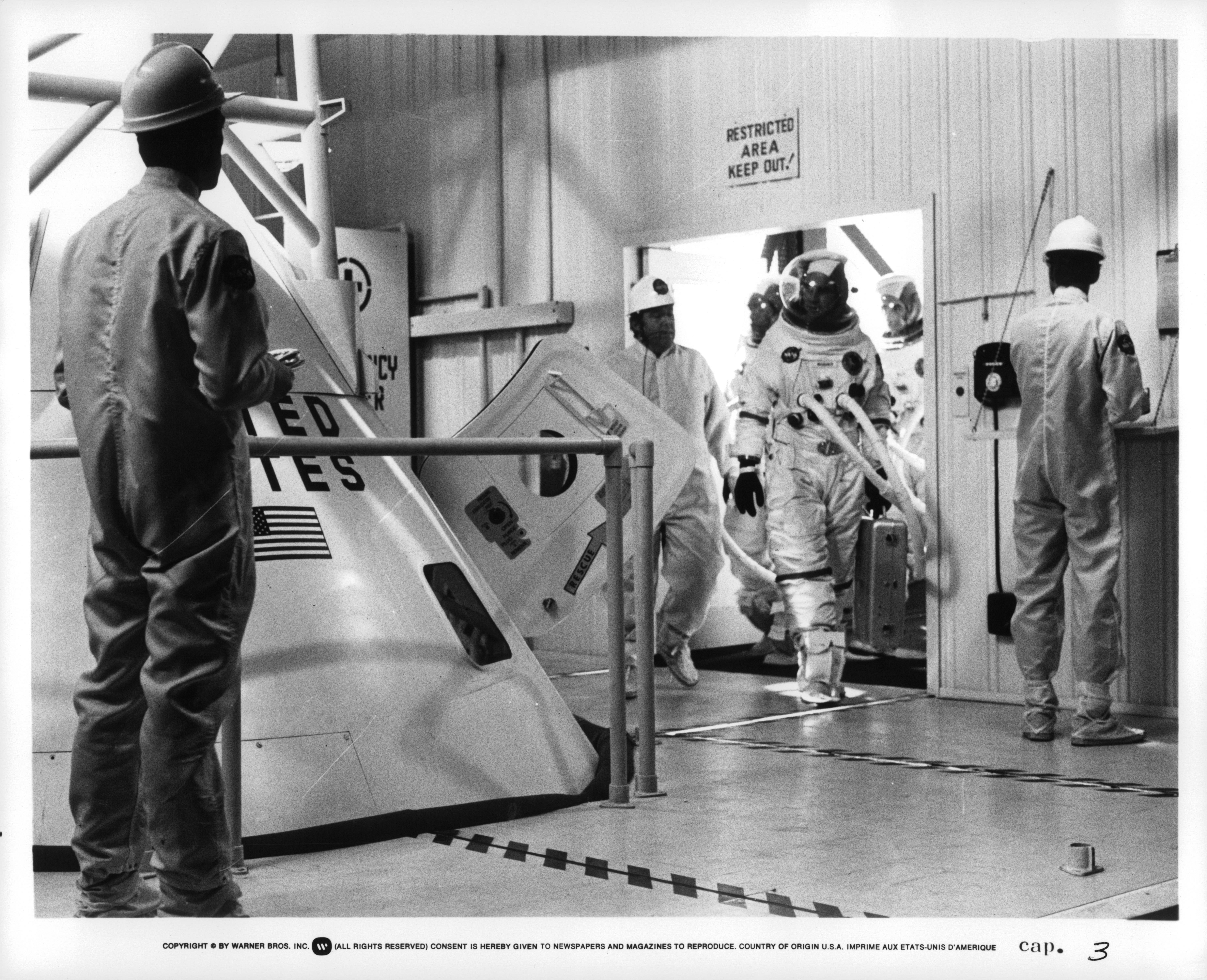 Still of James Brolin, O.J. Simpson and Sam Waterston in Capricorn One (1977)