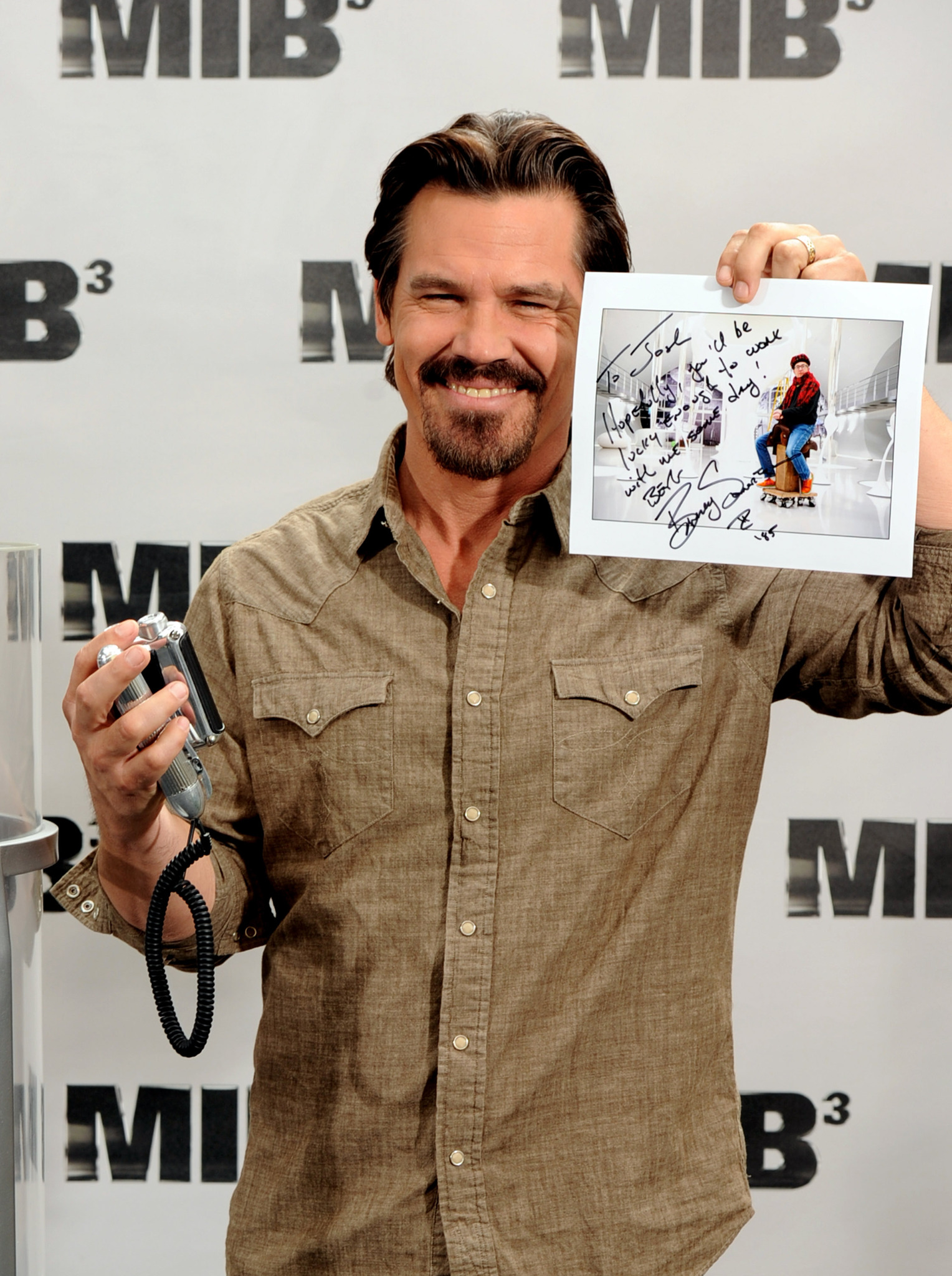 Josh Brolin at event of Vyrai juodais drabuziais III (2012)