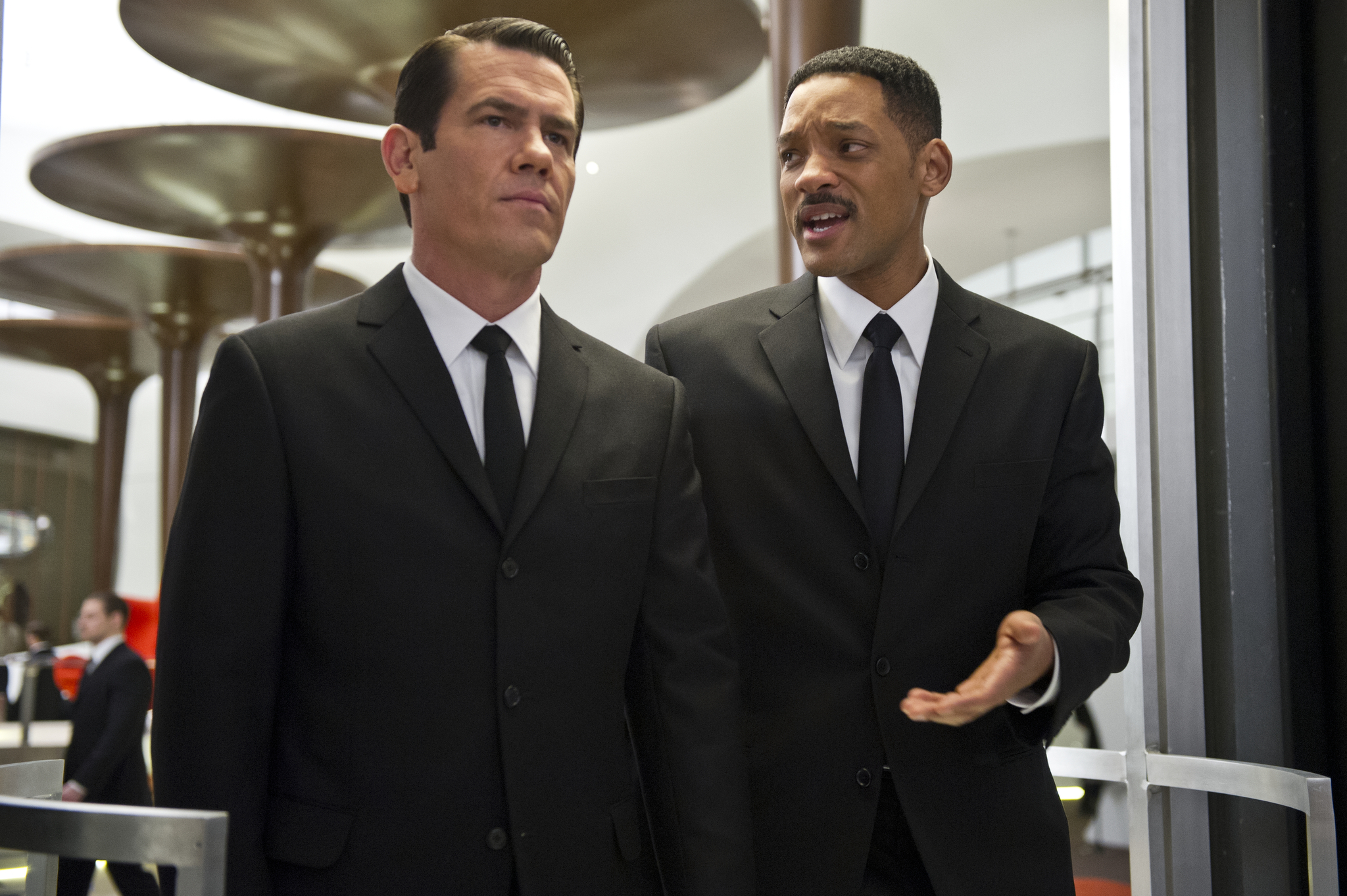 Still of Will Smith and Josh Brolin in Vyrai juodais drabuziais III (2012)