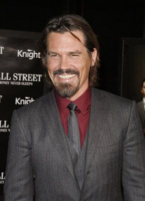 Josh Brolin at event of Volstrytas: pinigai nesnaudzia (2010)