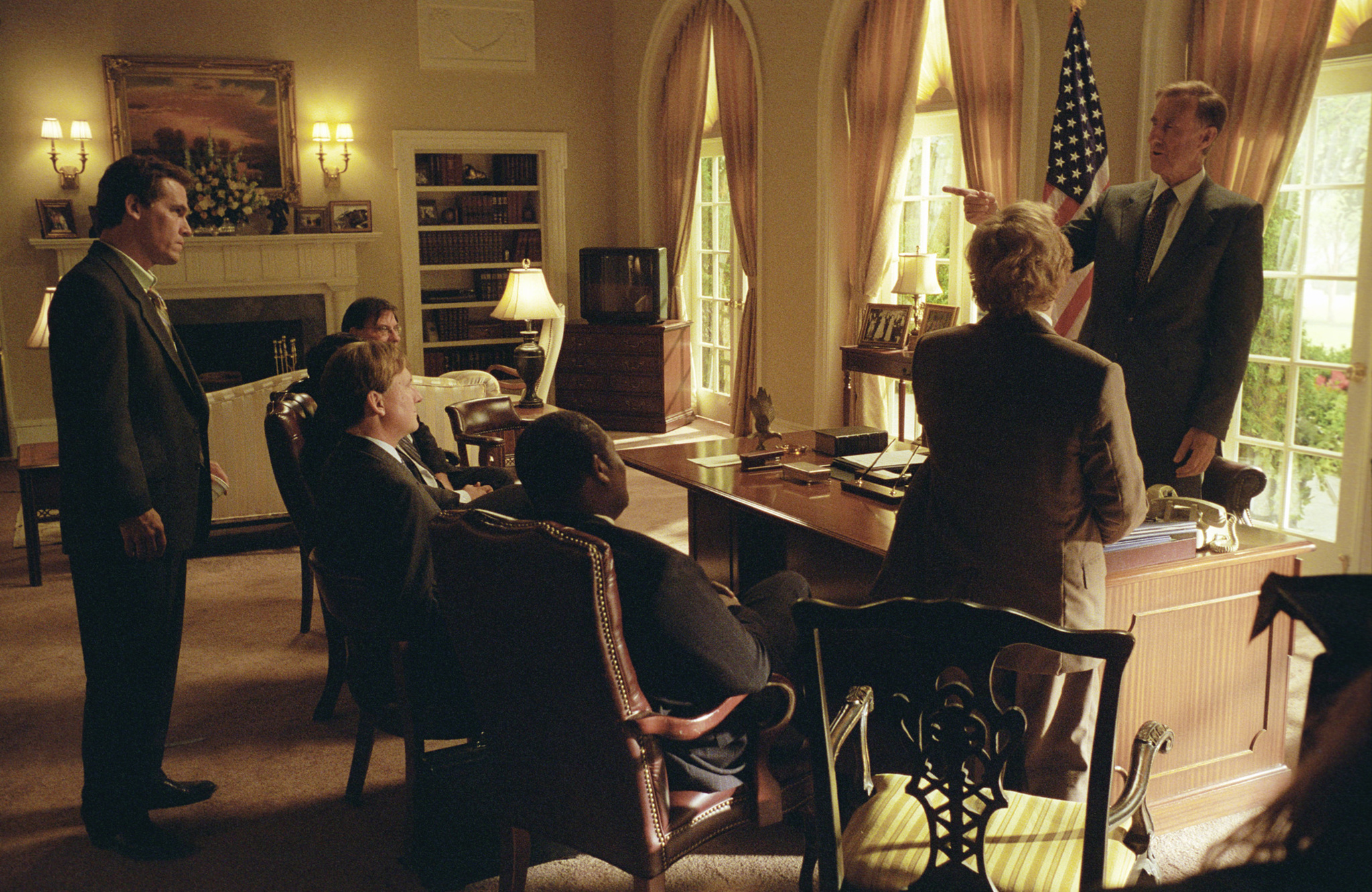 Still of James Cromwell and Josh Brolin in W. (2008)