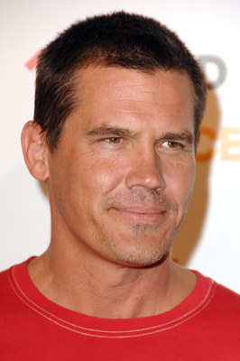 Josh Brolin at event of Stand Up to Cancer (2008)
