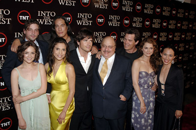 Skeet Ulrich, Rachael Leigh Cook, Josh Brolin, Keri Russell, Tonantzin Carmelo, William Mastrosimone, Matthew Settle and Eddie Spears at event of Into the West (2005)