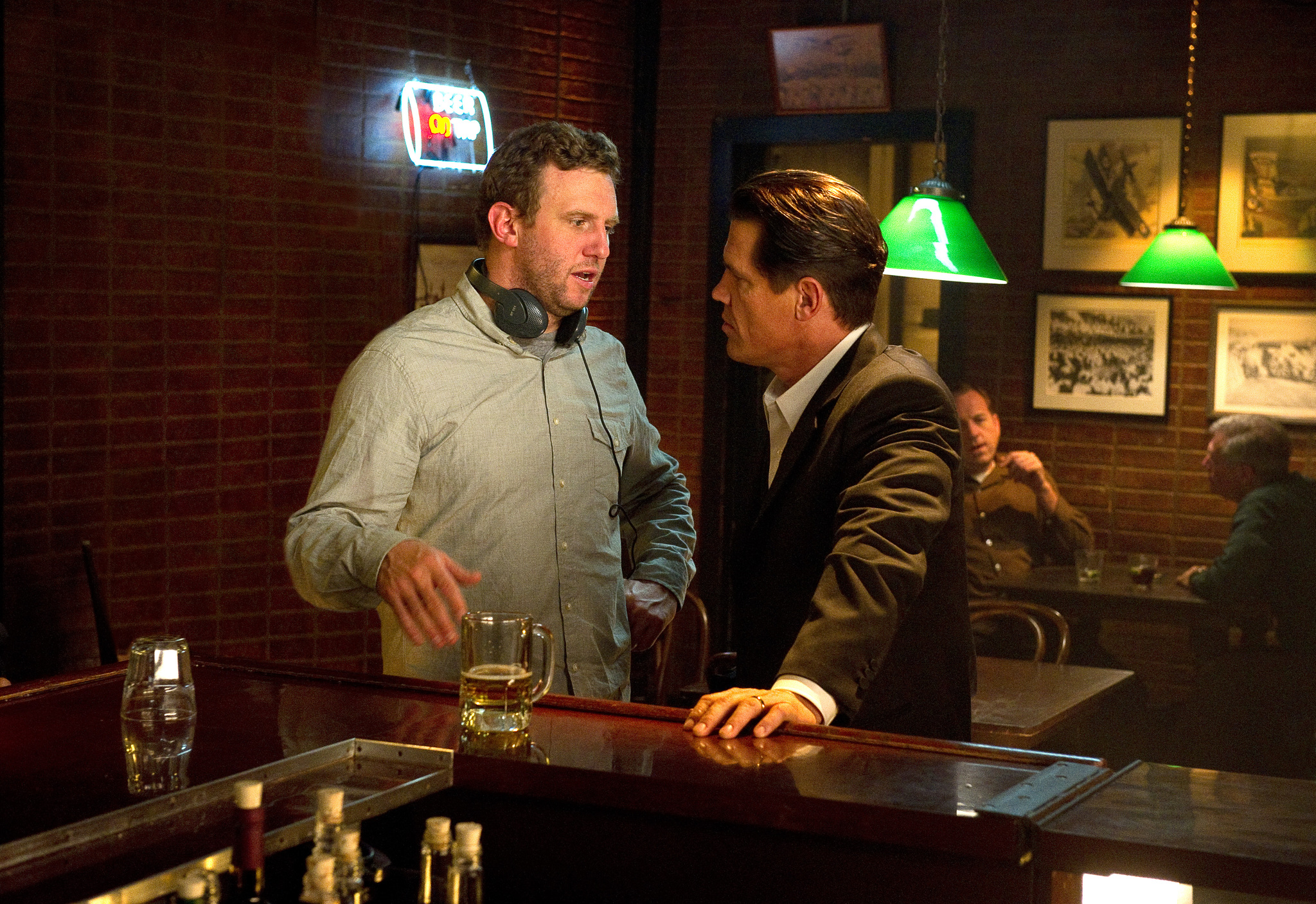 Still of Josh Brolin and Ruben Fleischer in Gangsteriu medziotojai (2013)