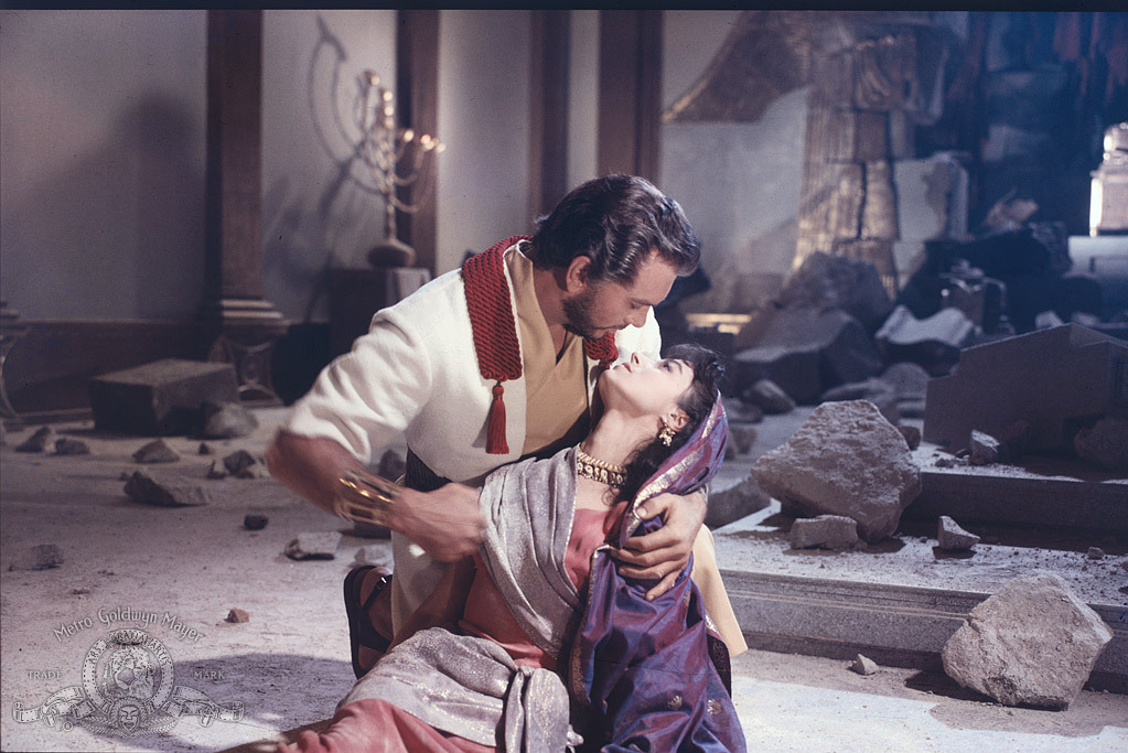 Still of Yul Brynner and Gina Lollobrigida in Solomon and Sheba (1959)