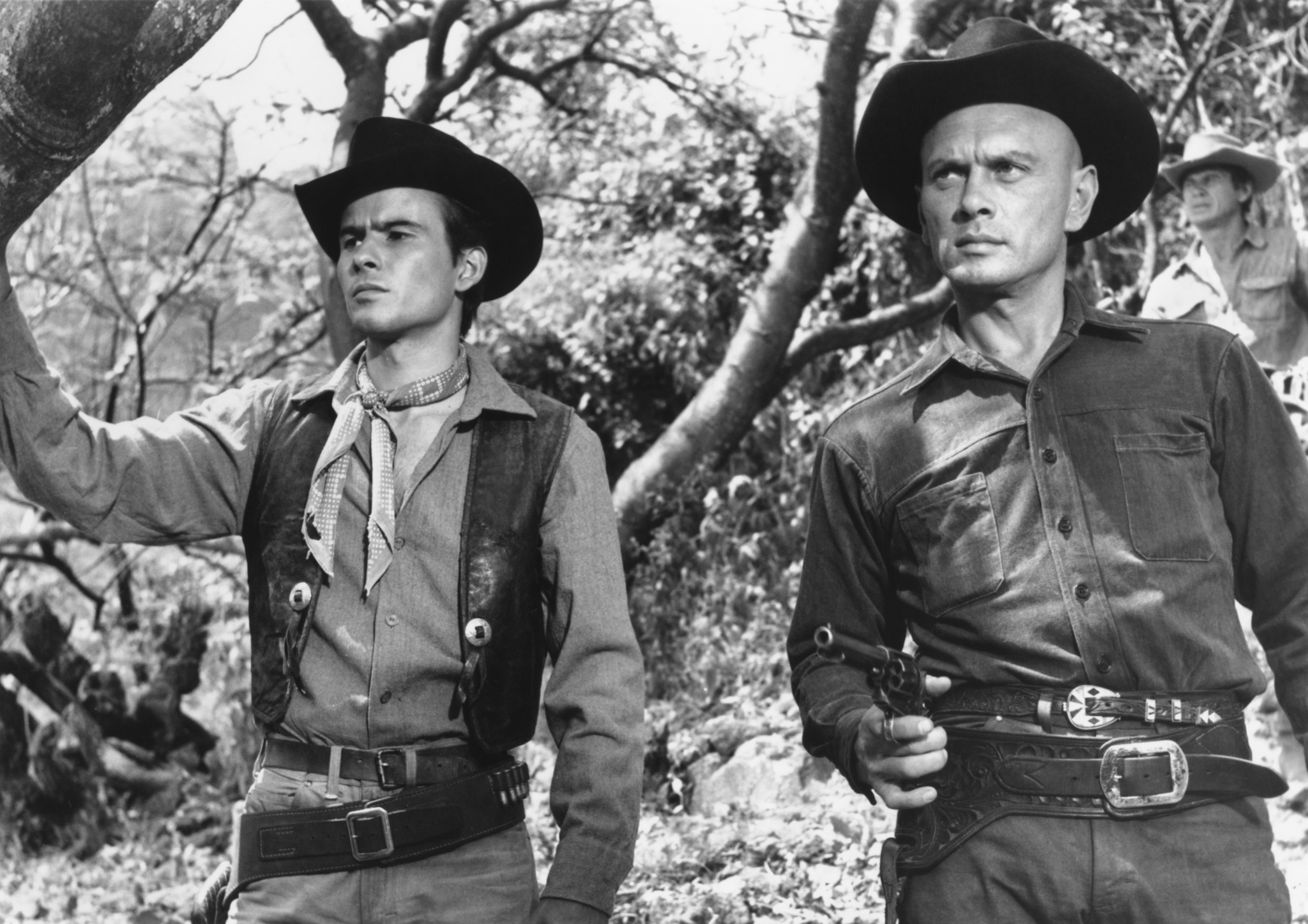 Still of Yul Brynner and Horst Buchholz in The Magnificent Seven (1960)