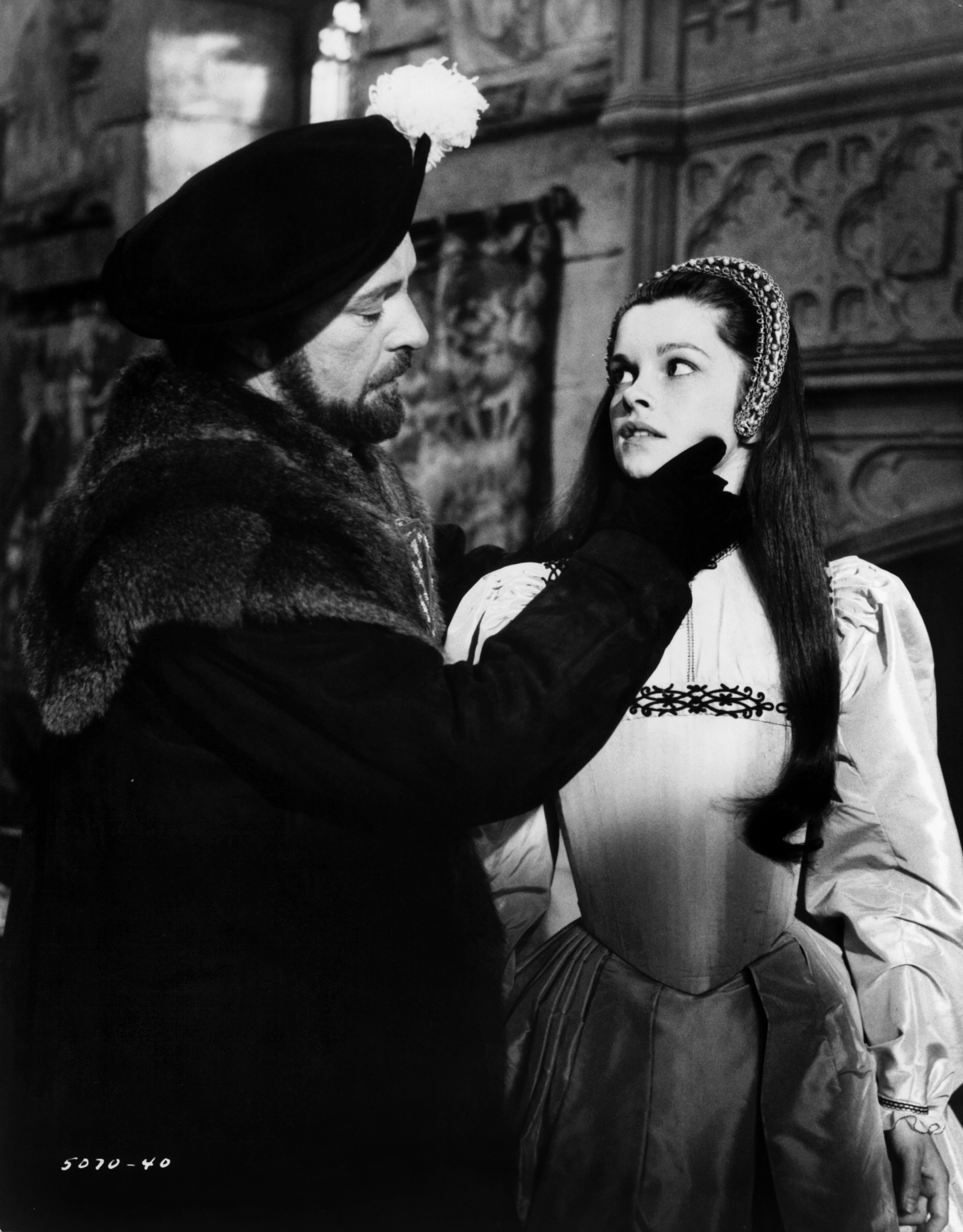 Still of Richard Burton and Geneviève Bujold in Anne of the Thousand Days (1969)