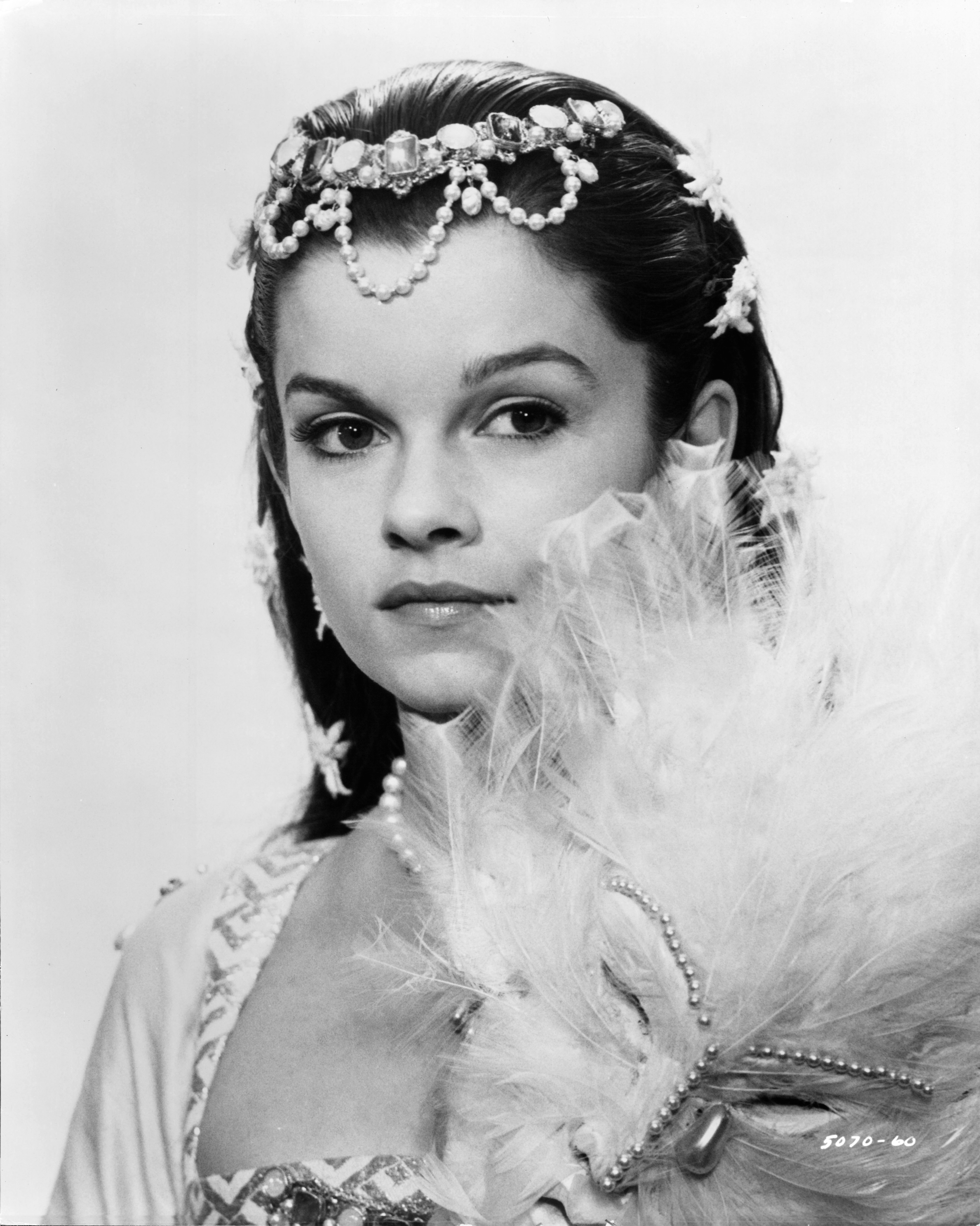 Still of Geneviève Bujold in Anne of the Thousand Days (1969)