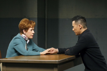 Still of BD Wong and Carol Burnett in Law & Order: Special Victims Unit (1999)