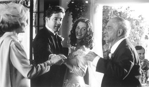 Still of Julianne Moore, Peter Falk and Ellen Burstyn in Roommates (1995)