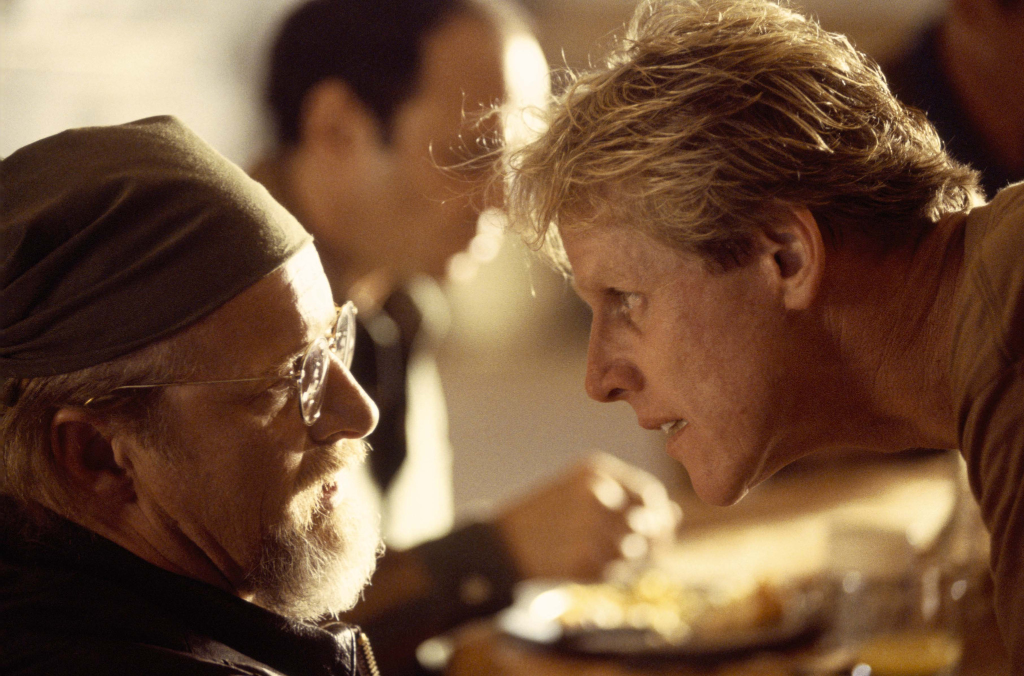 Still of Rutger Hauer and Gary Busey in Surviving the Game (1994)