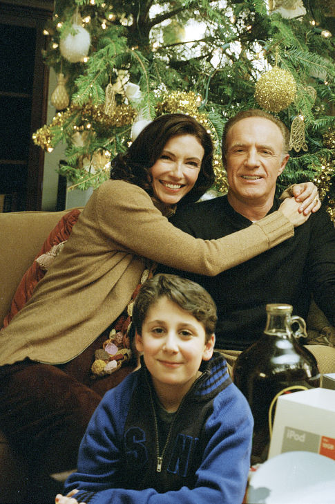 James Caan, Mary Steenburgen and Daniel Tay in Elf (2003)