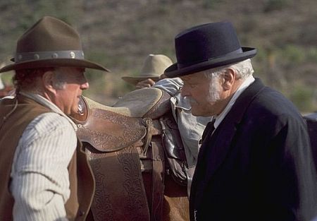 Still of James Caan and Brian Dennehy in Warden of Red Rock (2001)