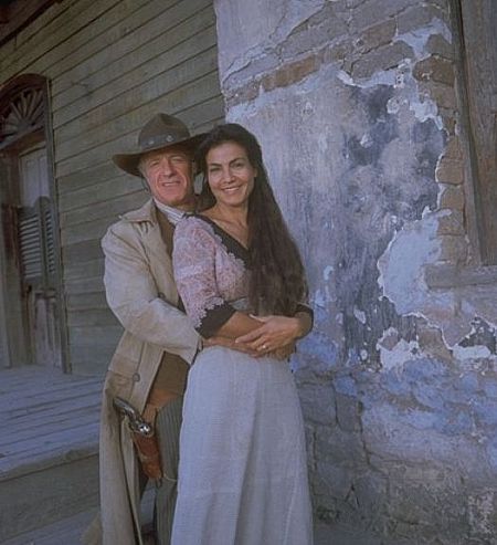 James Caan and Rachel Ticotin in Warden of Red Rock (2001)