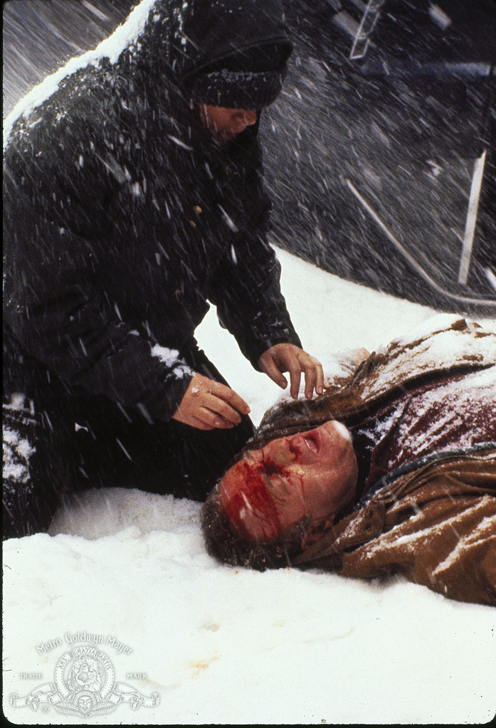 Still of Kathy Bates and James Caan in Misery (1990)