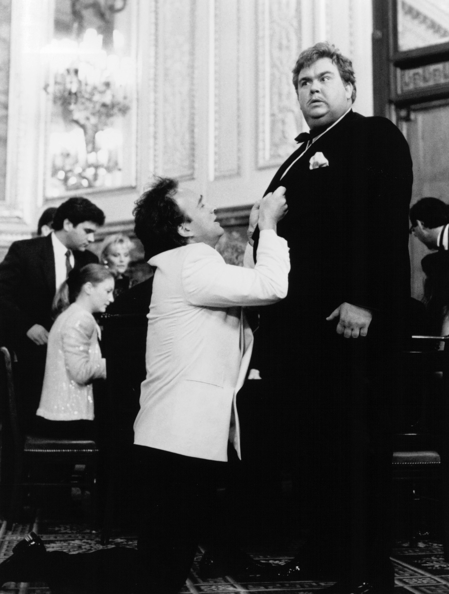 Still of James Belushi and John Candy in Once Upon a Crime... (1992)