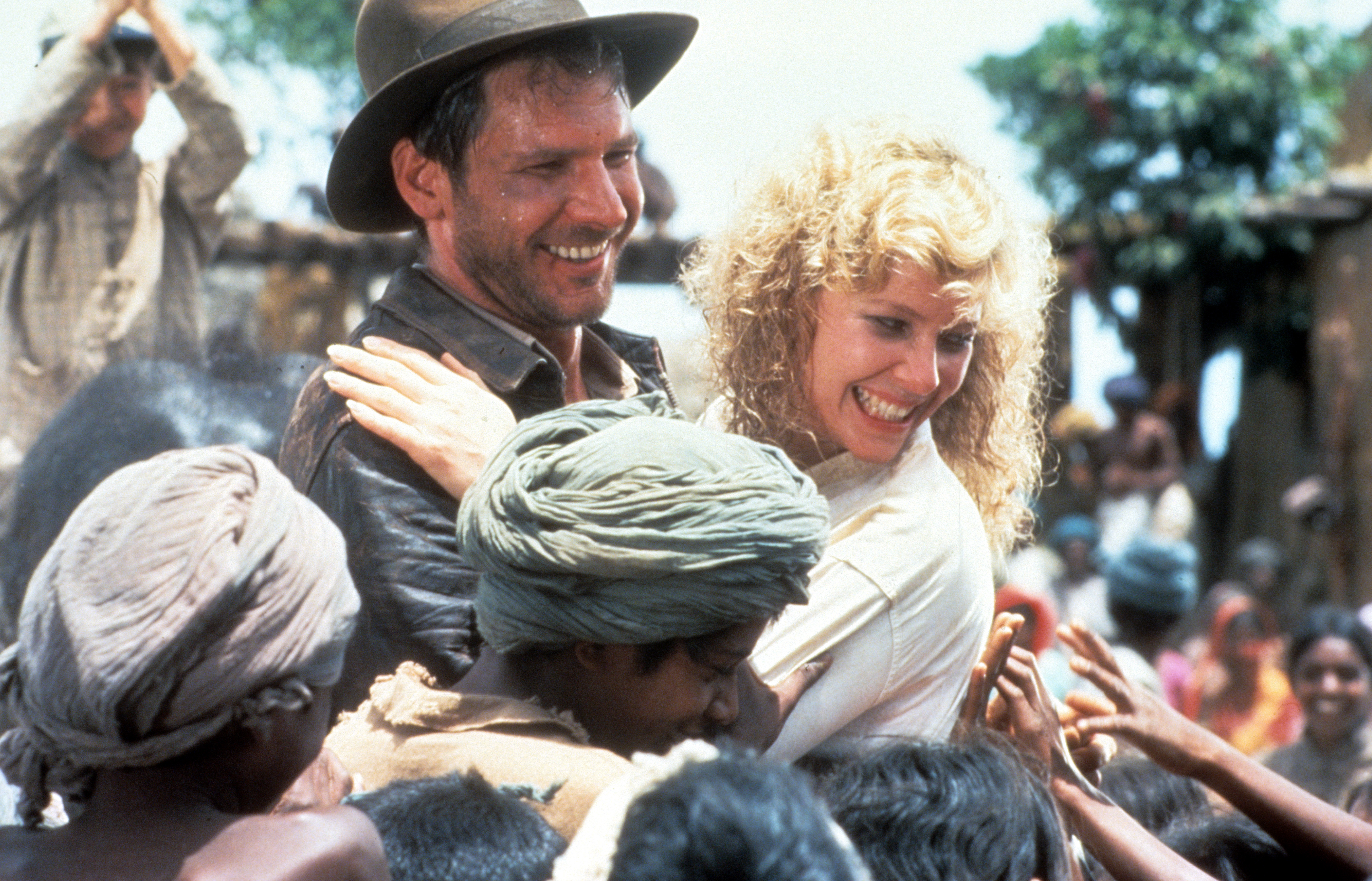 Still of Harrison Ford and Kate Capshaw in Indiana Dzounsas ir lemties sventykla (1984)