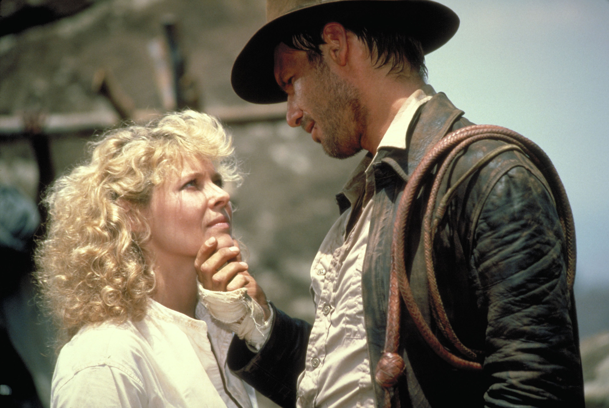 Still of Harrison Ford and Kate Capshaw in Indiana Dzounsas ir lemties sventykla (1984)