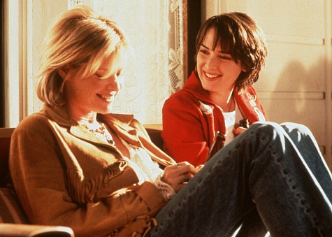 Still of Winona Ryder and Kate Capshaw in How to Make an American Quilt (1995)