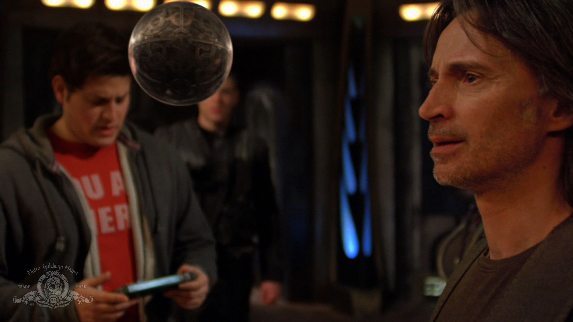 Still of Robert Carlyle and David Blue in SGU Stargate Universe (2009)