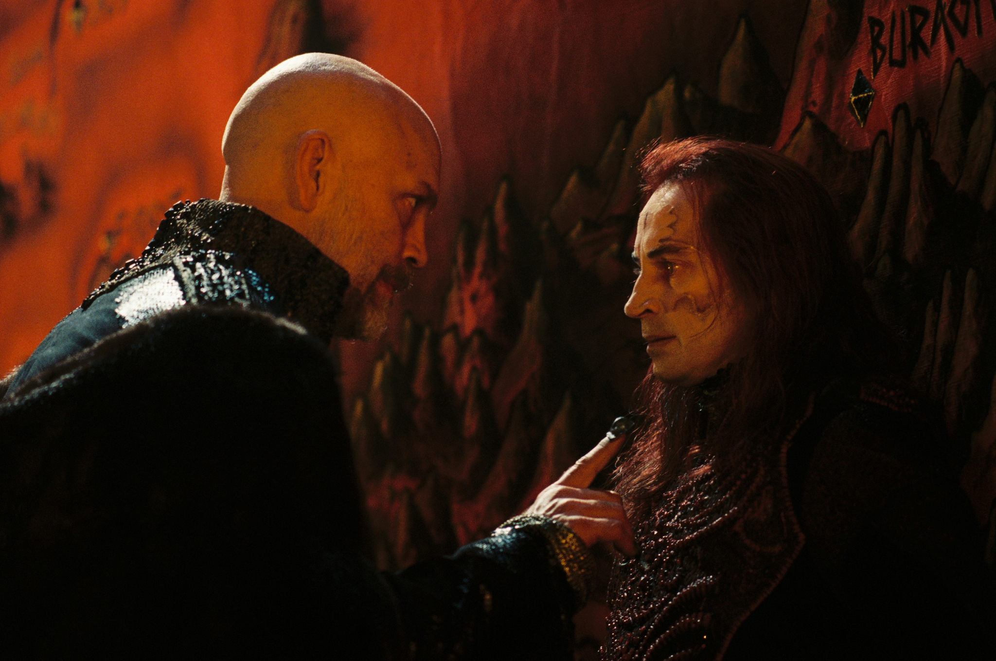 Still of John Malkovich and Robert Carlyle in Eragon (2006)