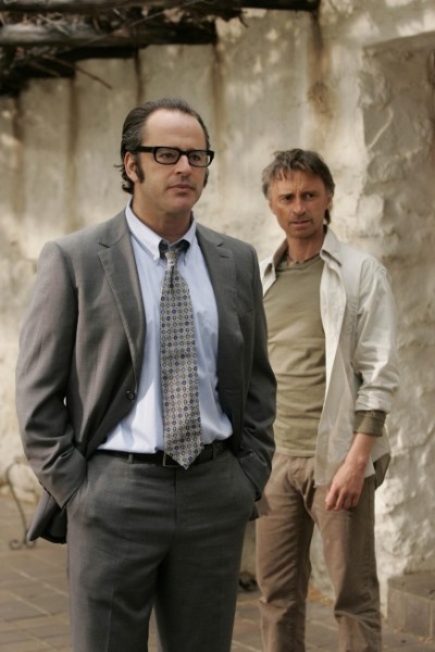 Still of Robert Carlyle and Gil Bellows in 24 (2008)