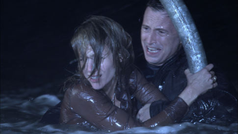 Still of Robert Carlyle and Jessalyn Gilsig in Flood (2007)