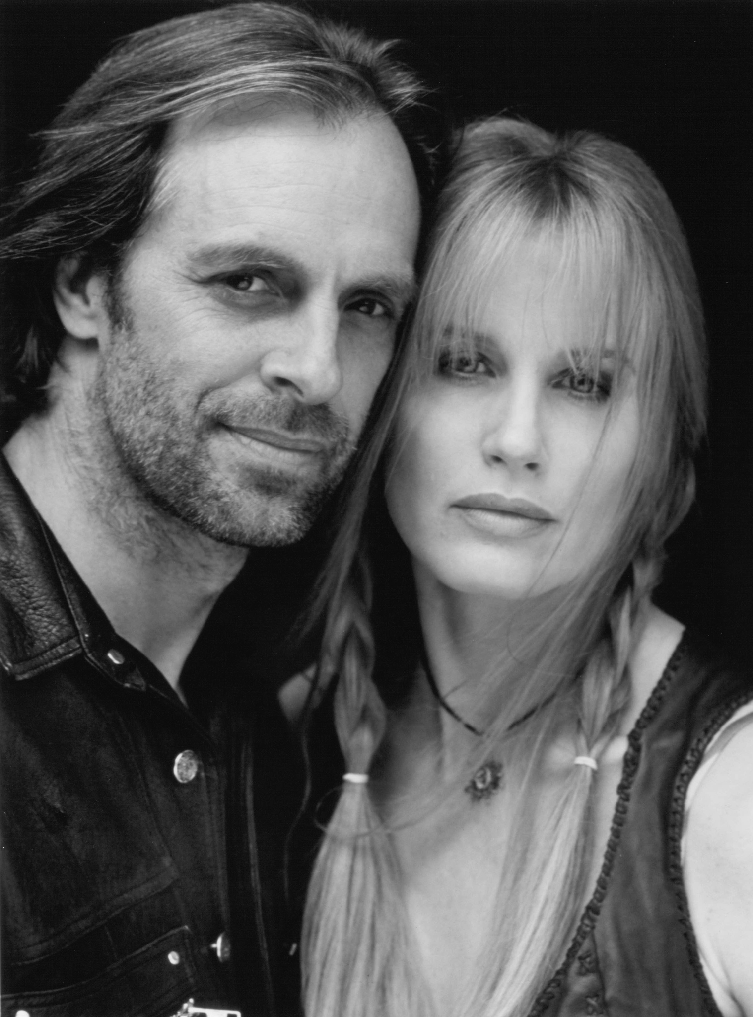 Still of Daryl Hannah and Keith Carradine in The Tie That Binds (1995)
