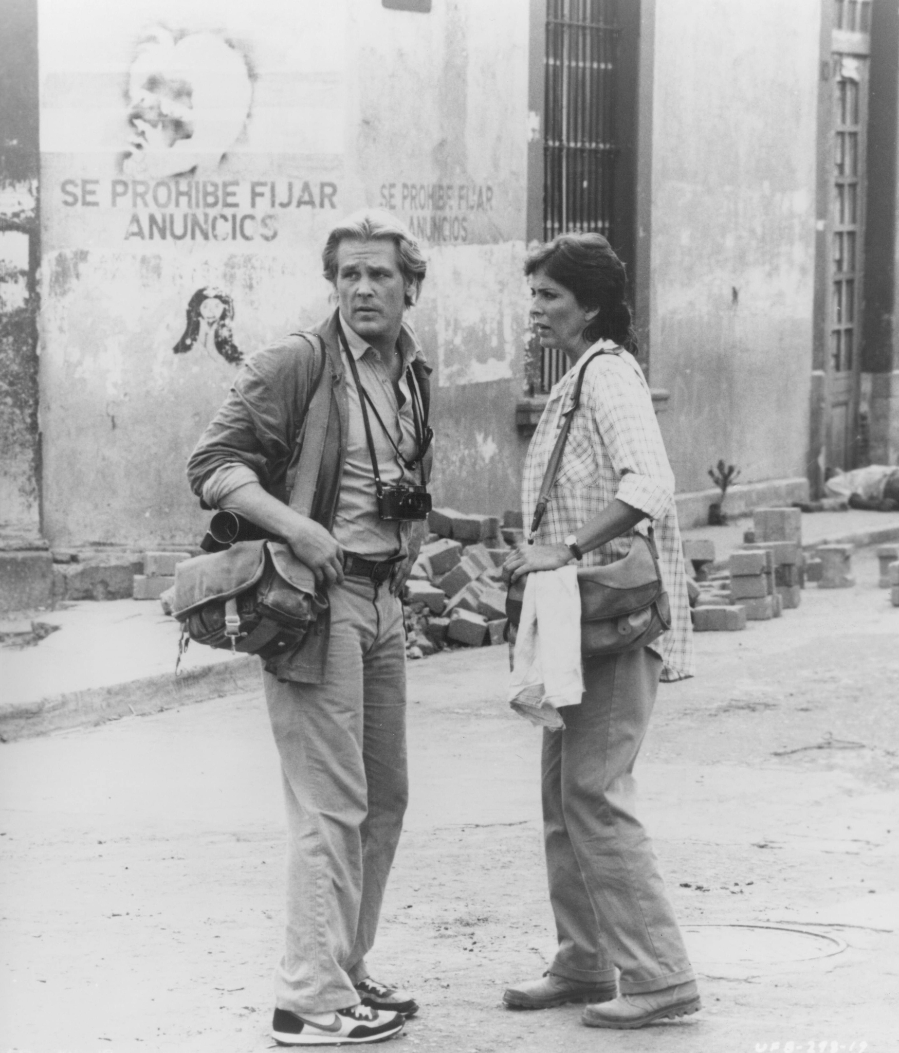 Still of Nick Nolte and Joanna Cassidy in Under Fire (1983)