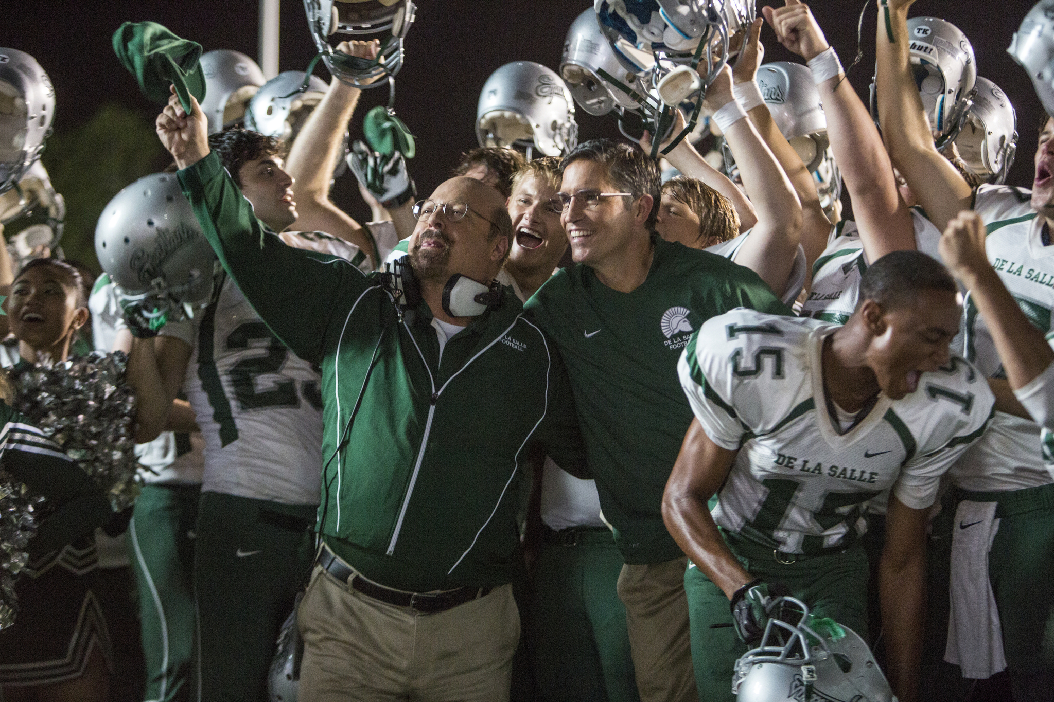 Still of Jim Caviezel, Michael Chiklis, Alexander Ludwig and Matthew Daddario in When the Game Stands Tall (2014)