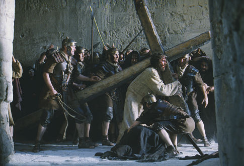 Still of Jim Caviezel in The Passion of the Christ (2004)