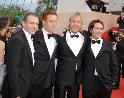 Ralph Fiennes, Ben Chaplin, Rhys Ifans and Damian Lewis at event of Chromophobia (2005)
