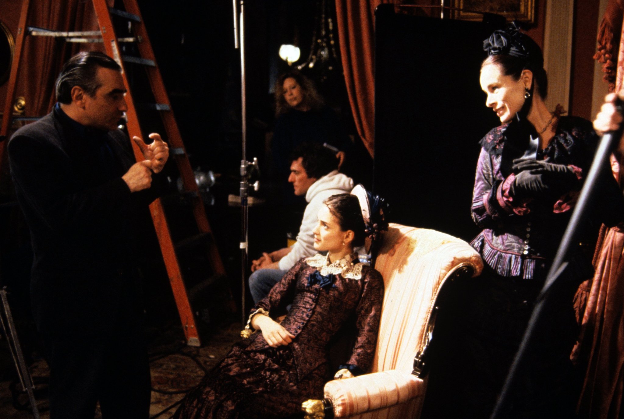 Still of Winona Ryder, Martin Scorsese and Geraldine Chaplin in The Age of Innocence (1993)