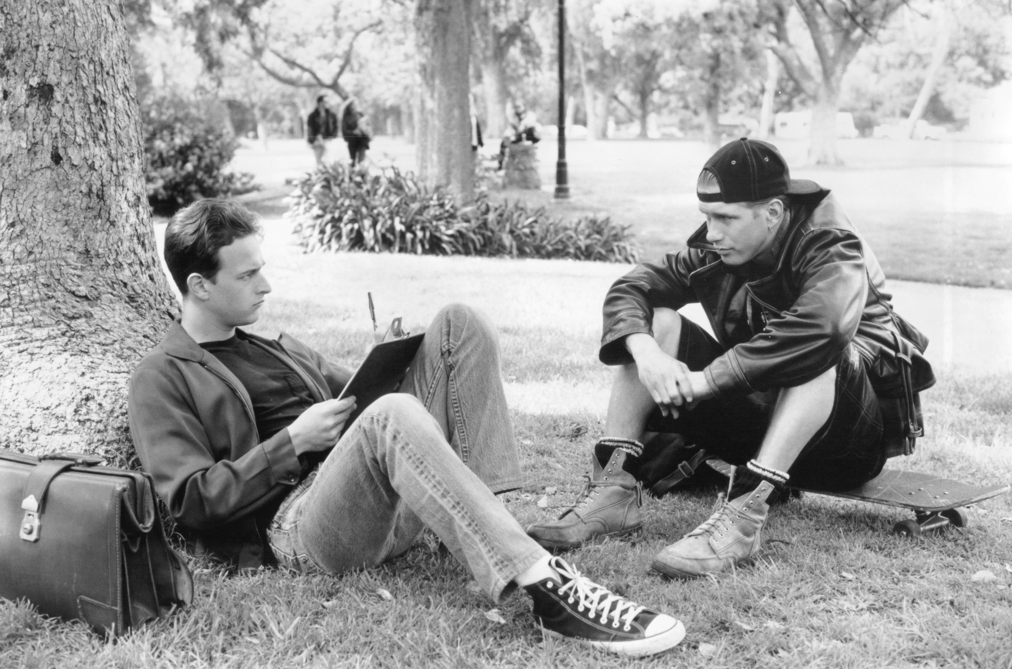 Still of Stephen Baldwin and Josh Charles in Threesome (1994)