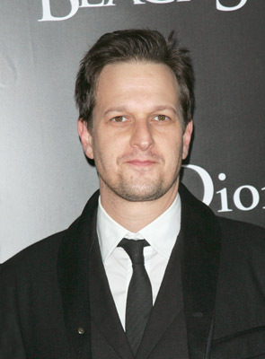 Josh Charles at event of Juodoji gulbe (2010)