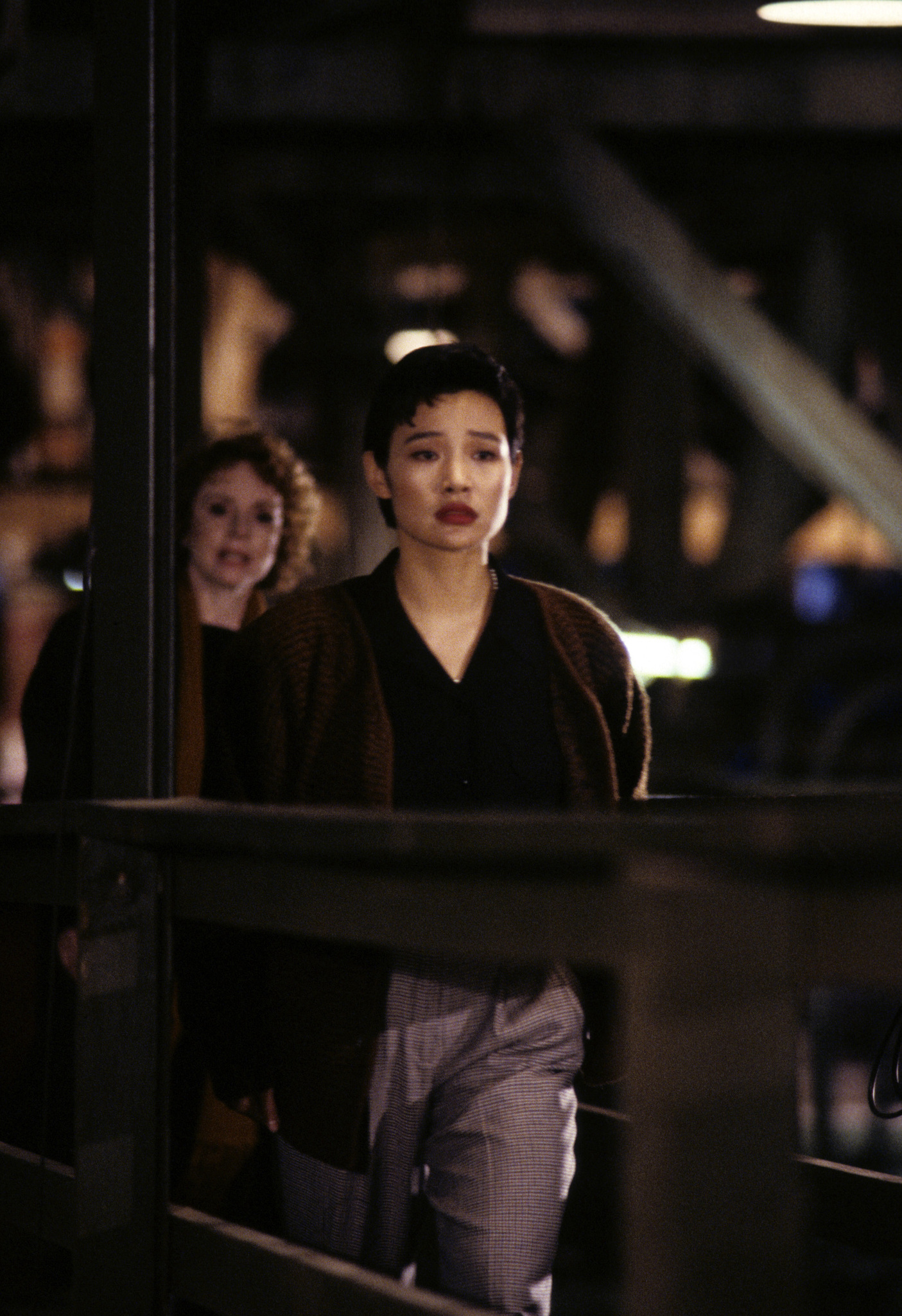 Still of Joan Chen and Piper Laurie in Twin Pykso miestelis (1990)