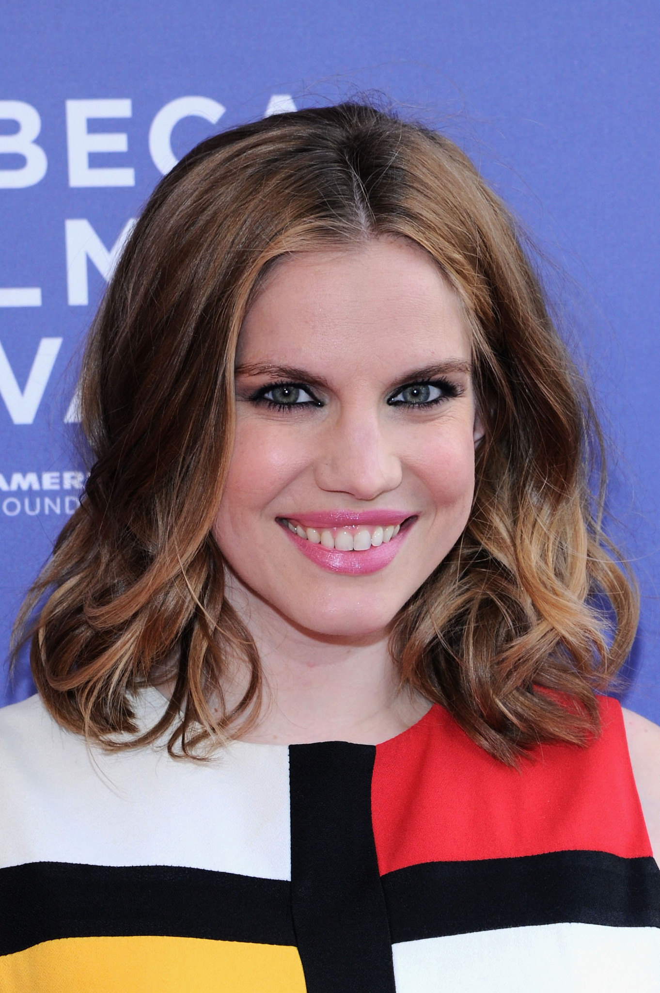 Anna Chlumsky at event of The Battle of Amfar (2013)