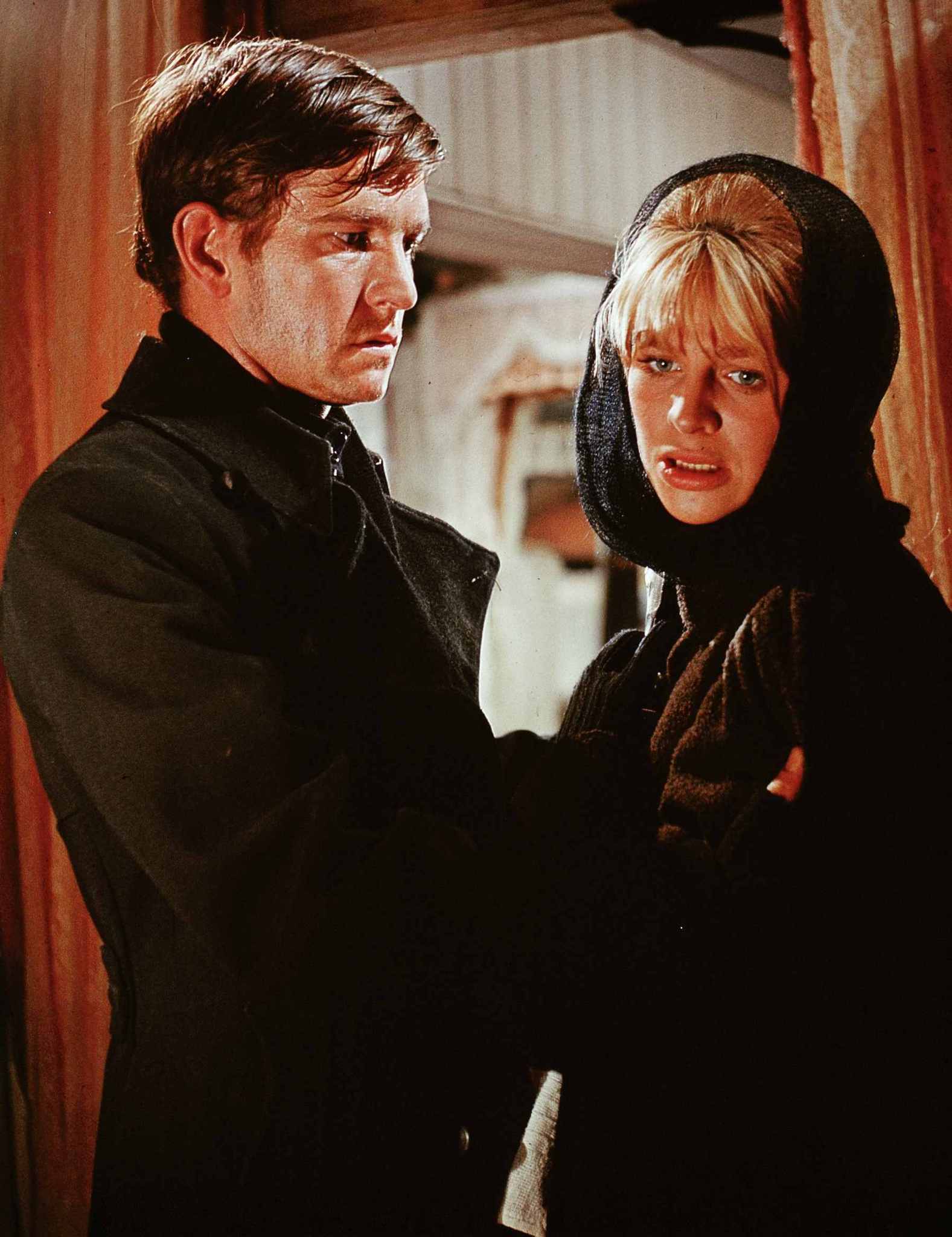 Still of Julie Christie and Tom Courtenay in Doctor Zhivago (1965)
