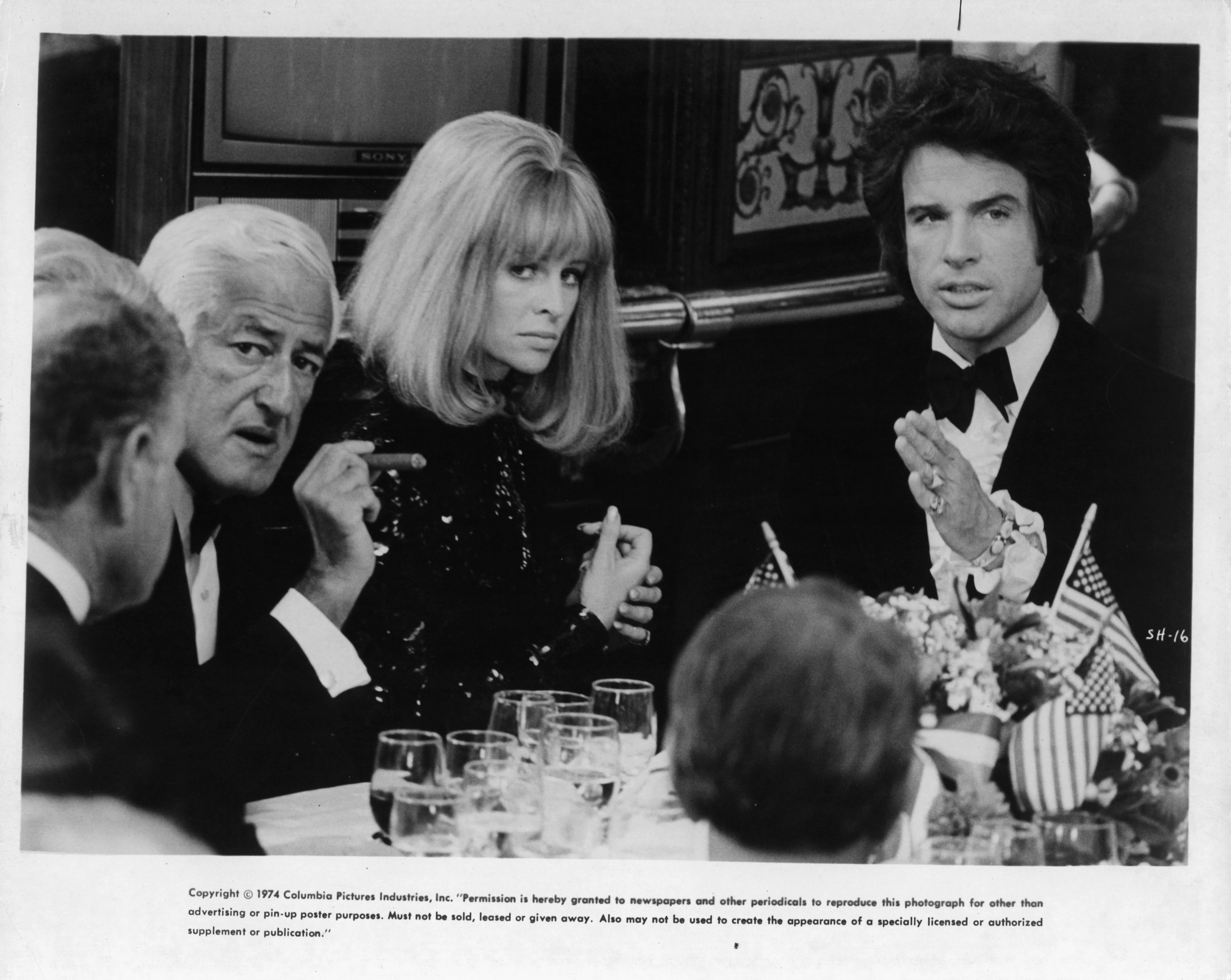 Still of Warren Beatty and Julie Christie in Shampoo (1975)