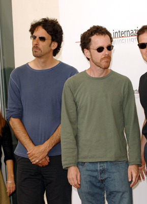 Ethan Coen and Joel Coen at event of Romance & Cigarettes (2005)