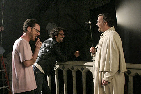 Tom Hanks, Ethan Coen and Joel Coen in The Ladykillers (2004)