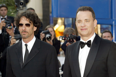 Tom Hanks and Joel Coen at event of The Ladykillers (2004)