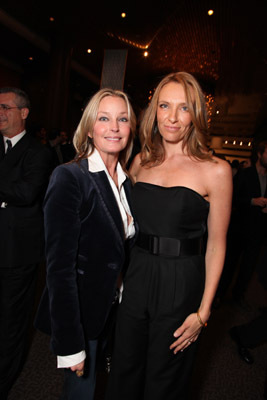 Bo Derek and Toni Collette at event of United States of Tara (2009)