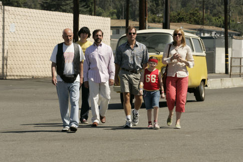 Still of Alan Arkin, Toni Collette, Greg Kinnear, Steve Carell, Paul Dano and Abigail Breslin in Little Miss Sunshine (2006)